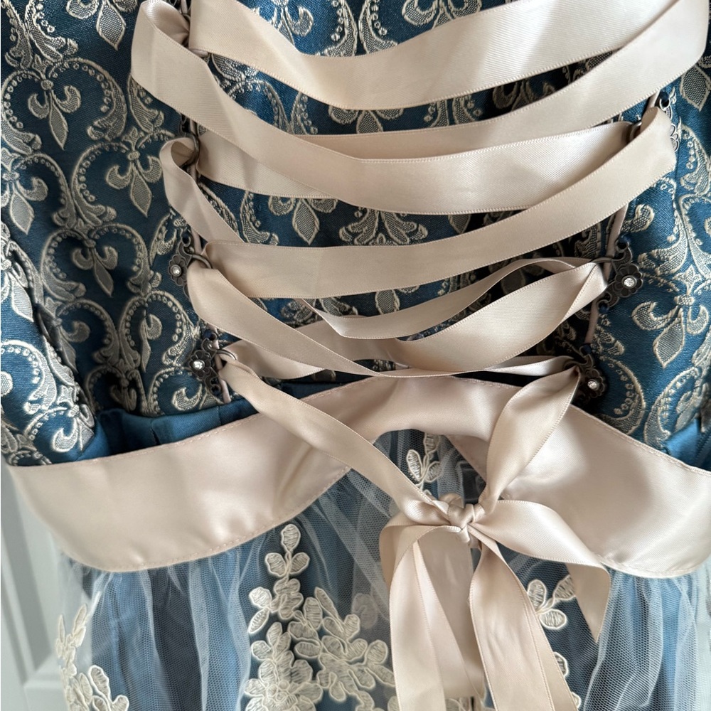 Traditional Dirndl Dress for Octoberfest - Picture 16 of 16